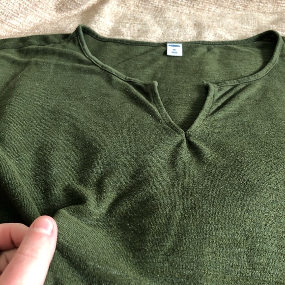 Old Navy Dark Forest Olive Green Shirt V-neck XXL - Picture 2 of 4